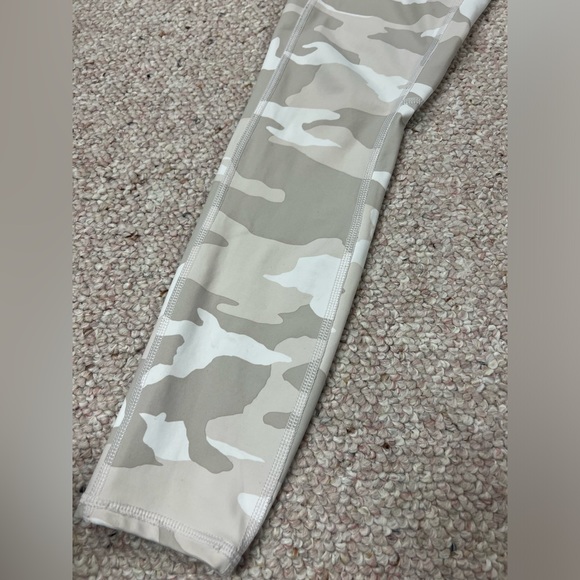 Athleta camo 7/8 length legging - Picture 4 of 7
